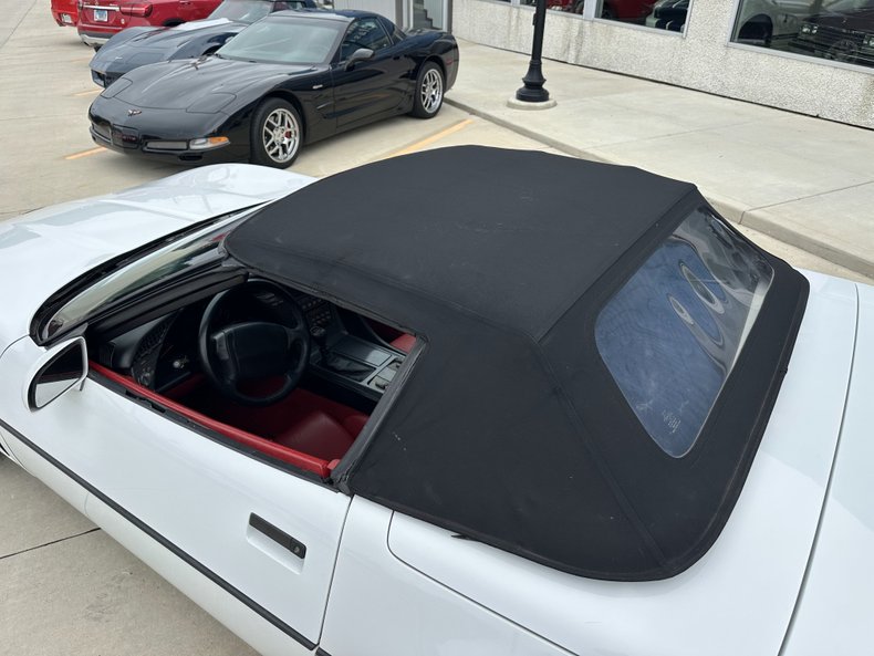 Chevrolet-Corvette-1990-White-Torch-Red-32