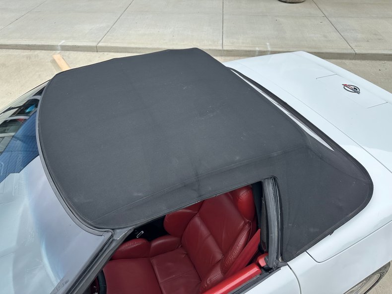 Chevrolet-Corvette-1990-White-Torch-Red-33