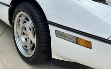 Chevrolet-Corvette-1990-White-Torch-Red-8