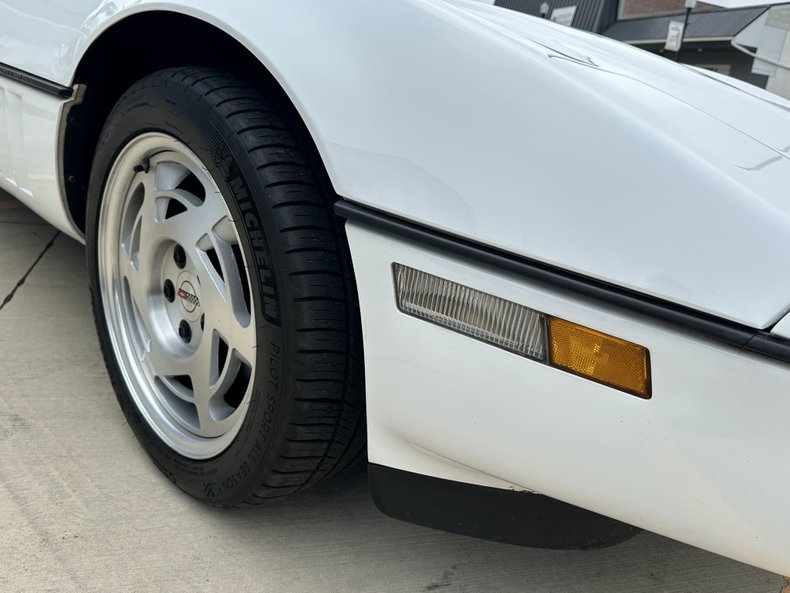 Chevrolet-Corvette-1990-White-Torch-Red-8