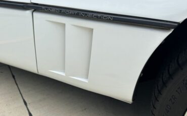Chevrolet-Corvette-1990-White-Torch-Red-9