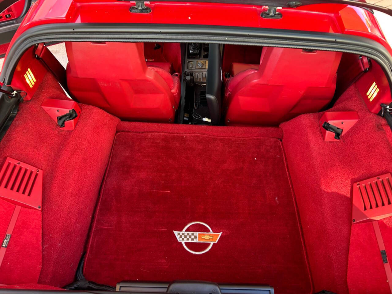Chevrolet-Corvette-1991-Hatchback-8