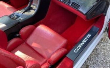 Chevrolet-Corvette-1991-White-Red-Cloth-15