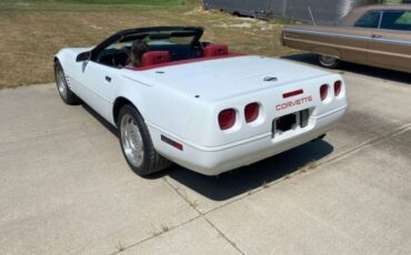 Chevrolet-Corvette-1991-White-Red-Cloth-16