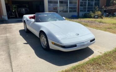 Chevrolet-Corvette-1991-White-Red-Cloth-21