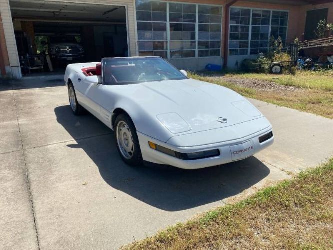 Chevrolet-Corvette-1991-White-Red-Cloth-21