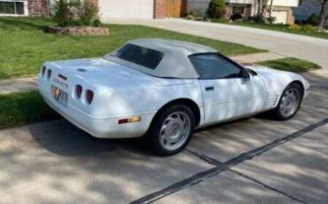 Chevrolet-Corvette-1991-White-Red-Cloth-22