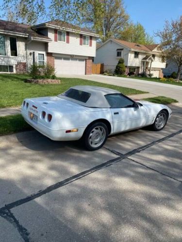Chevrolet-Corvette-1991-White-Red-Cloth-22