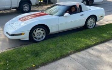 Chevrolet-Corvette-1991-White-Red-Cloth-25