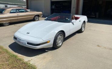 Chevrolet-Corvette-1991-White-Red-Cloth-26
