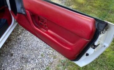 Chevrolet-Corvette-1991-White-Red-Cloth-4