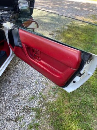 Chevrolet-Corvette-1991-White-Red-Cloth-4