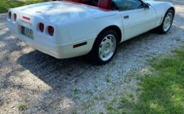 Chevrolet-Corvette-1991-White-Red-Cloth-7