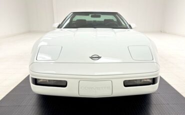 Chevrolet-Corvette-1992-Arctic-White-Black-19