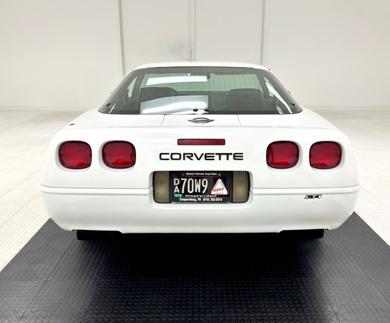 Chevrolet-Corvette-1992-Arctic-White-Black-2