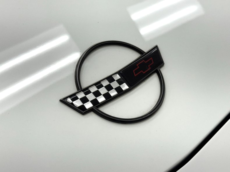 Chevrolet-Corvette-1992-Arctic-White-Black-20