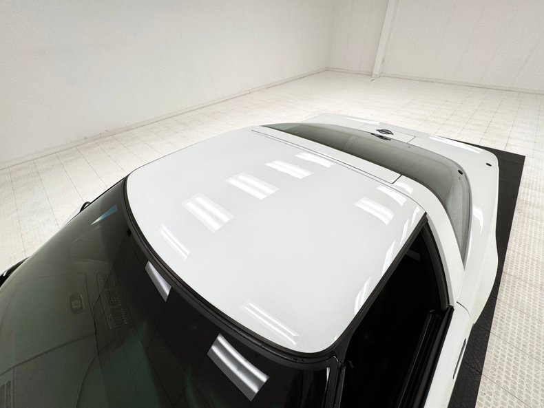 Chevrolet-Corvette-1992-Arctic-White-Black-23