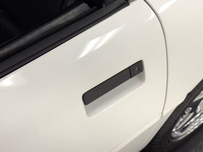 Chevrolet-Corvette-1992-Arctic-White-Black-24