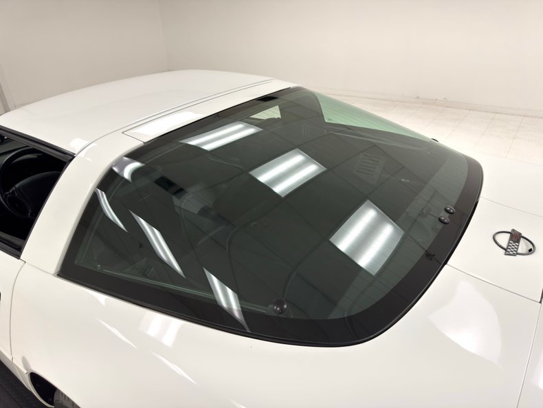 Chevrolet-Corvette-1992-Arctic-White-Black-25