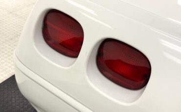 Chevrolet-Corvette-1992-Arctic-White-Black-26