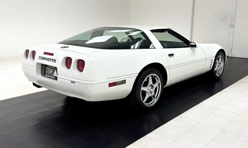 Chevrolet-Corvette-1992-Arctic-White-Black-3