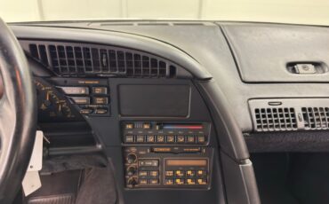 Chevrolet-Corvette-1992-Arctic-White-Black-32