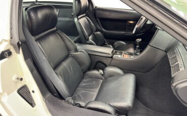 Chevrolet-Corvette-1992-Arctic-White-Black-39