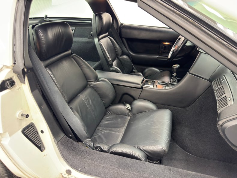 Chevrolet-Corvette-1992-Arctic-White-Black-39