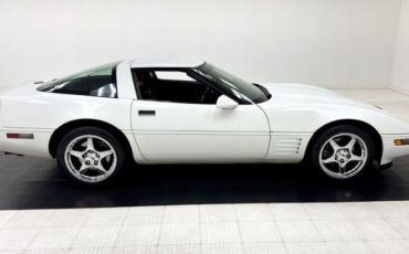 Chevrolet-Corvette-1992-Arctic-White-Black-4