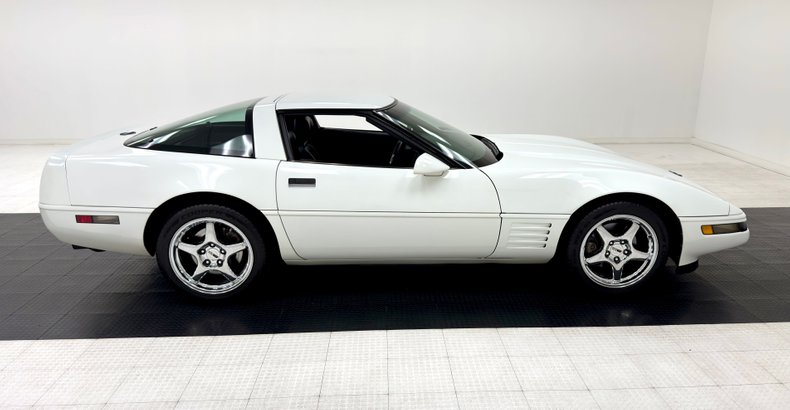 Chevrolet-Corvette-1992-Arctic-White-Black-4