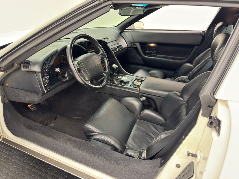 Chevrolet-Corvette-1992-Arctic-White-Black-41