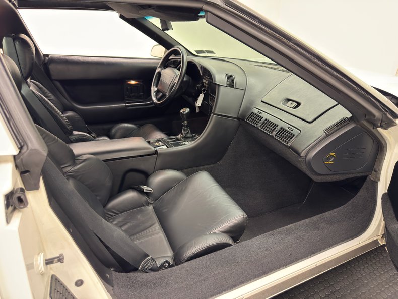 Chevrolet-Corvette-1992-Arctic-White-Black-42