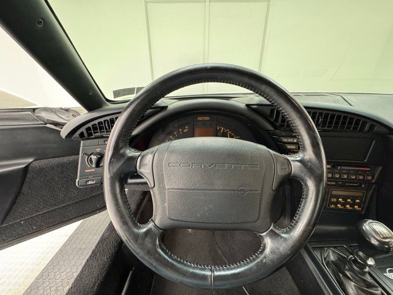 Chevrolet-Corvette-1992-Arctic-White-Black-43