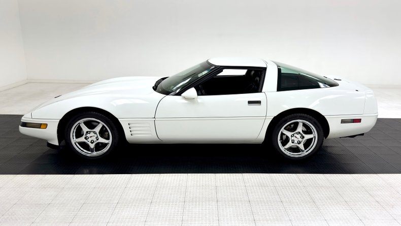 Chevrolet-Corvette-1992-Arctic-White-Black