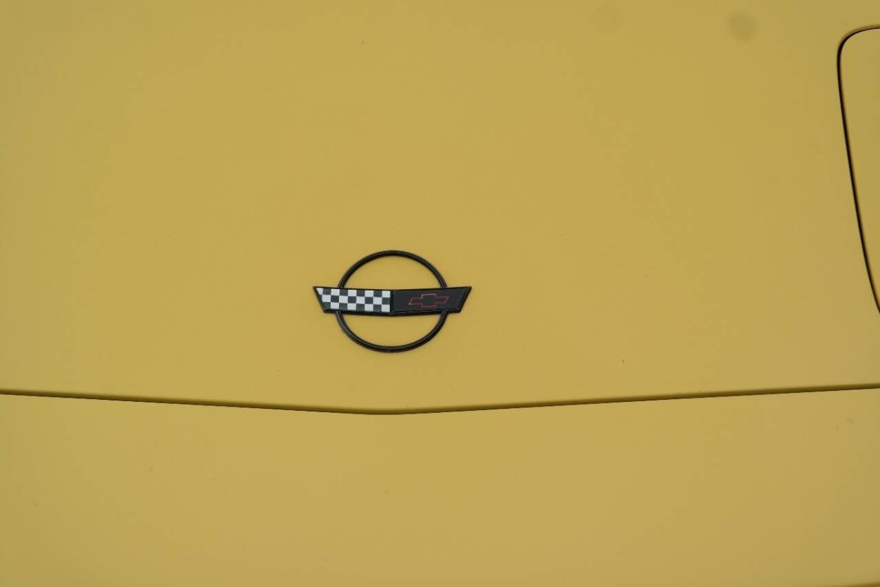 Chevrolet-Corvette-1992-Hatchback-13
