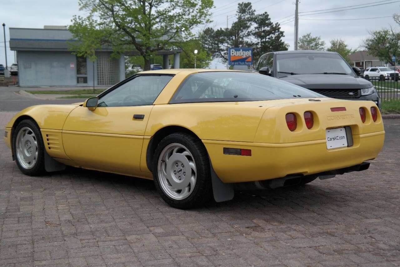 Chevrolet-Corvette-1992-Hatchback-15