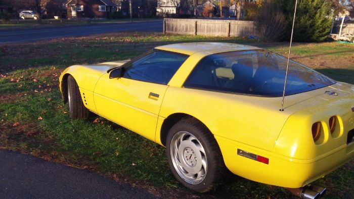 Chevrolet-Corvette-1992-Yellow-3