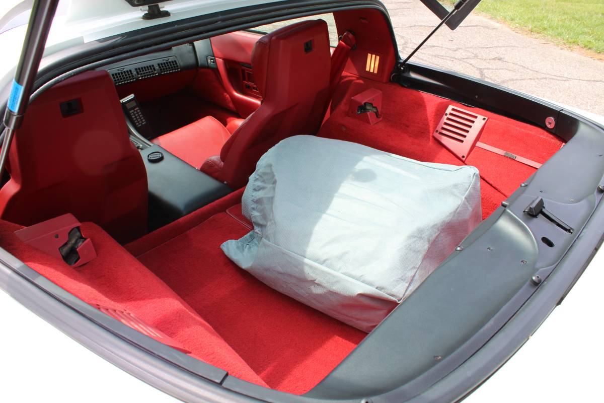 Chevrolet-Corvette-1992-white-15