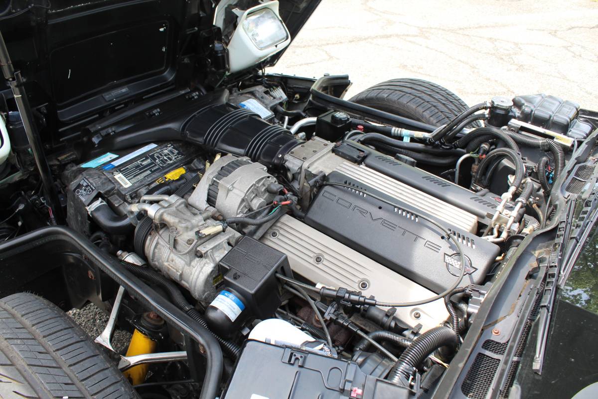 Chevrolet-Corvette-1992-white-16