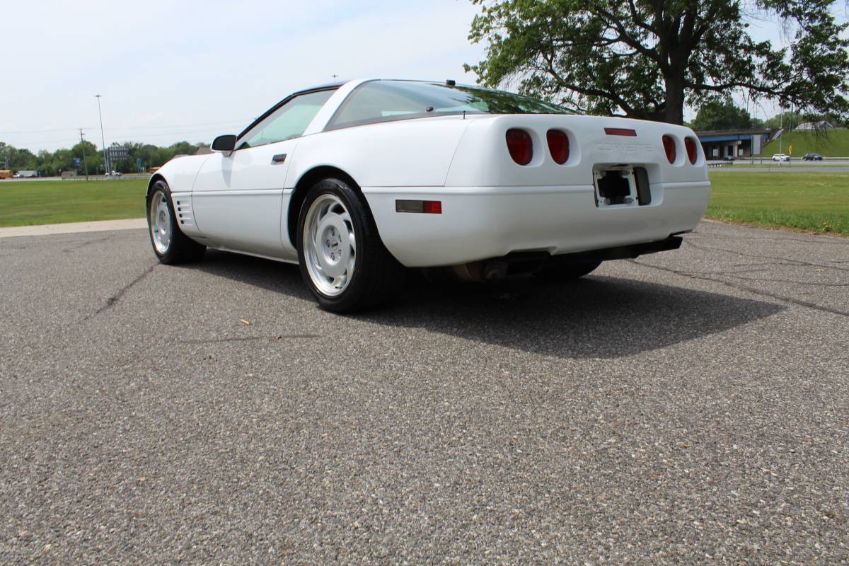 Chevrolet-Corvette-1992-white