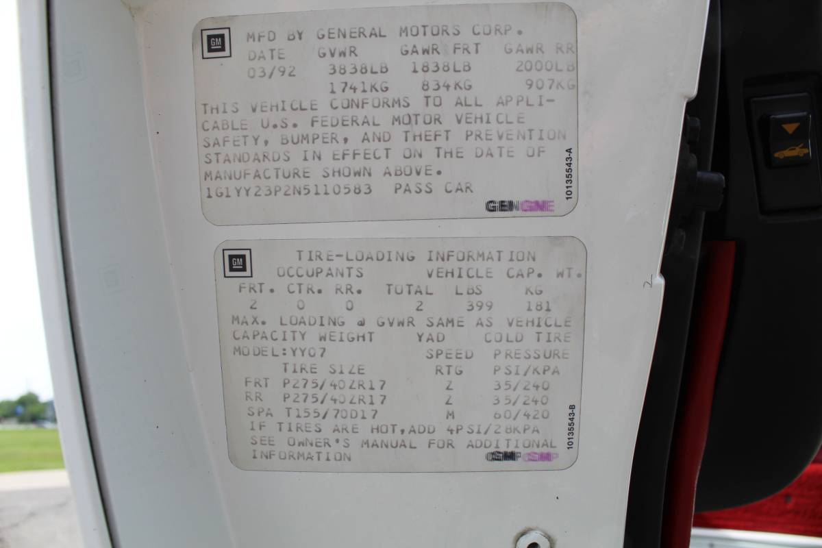 Chevrolet-Corvette-1992-white-7