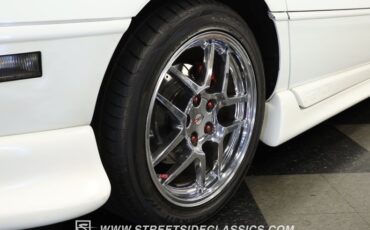 Chevrolet-Corvette-1993-Arctic-White-Black-17