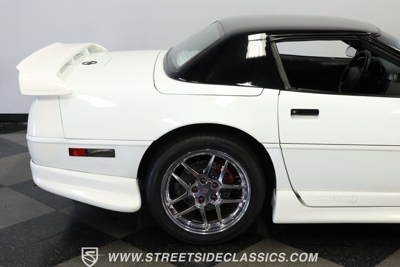 Chevrolet-Corvette-1993-Arctic-White-Black-28