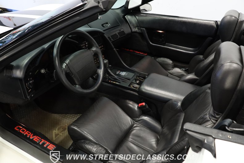 Chevrolet-Corvette-1993-Arctic-White-Black-3