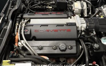Chevrolet-Corvette-1993-Arctic-White-Black-32