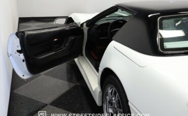 Chevrolet-Corvette-1993-Arctic-White-Black-34
