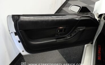 Chevrolet-Corvette-1993-Arctic-White-Black-35