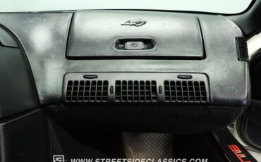 Chevrolet-Corvette-1993-Arctic-White-Black-39