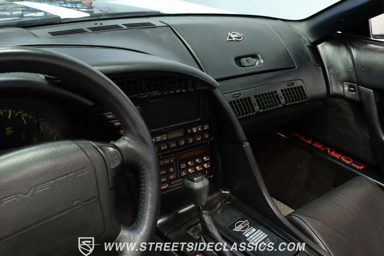 Chevrolet-Corvette-1993-Arctic-White-Black-42