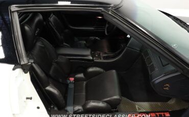 Chevrolet-Corvette-1993-Arctic-White-Black-45